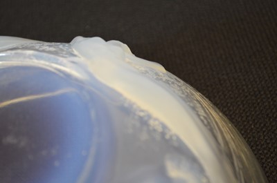Lot 100 - Lalique 'Ondines' pattern bowl