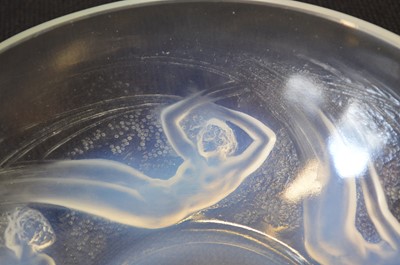 Lot 100 - Lalique 'Ondines' pattern bowl