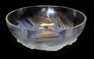 Lot 100 - Lalique 'Ondines' pattern bowl