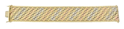 Lot 36 - A 9ct gold bracelet