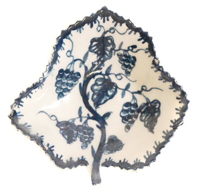 Lot 151 - Lowestoft pickle dish
