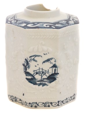 Lot 155 - Lowestoft octagonal tea caddy