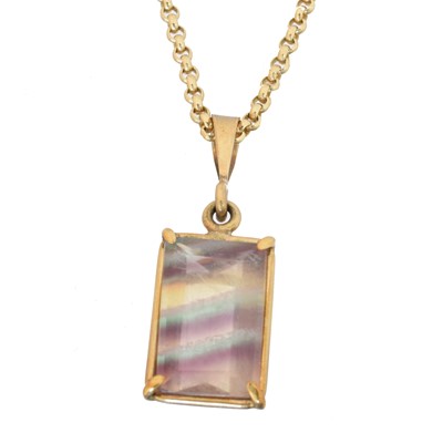Lot 20 - A 9ct gold fluorite pendant