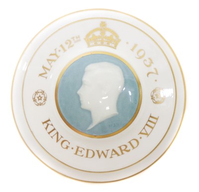Lot 67 - Minton Edward VIII Pate sur Pate box