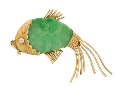 Lot 29 - A jade and diamond brooch