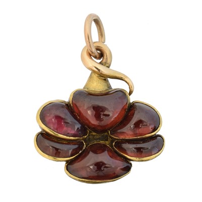 Lot 61 - An early 19th century garnet pendant
