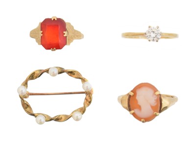 Lot 73 - A selection of 9ct gold jewellery