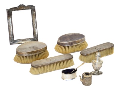 Lot 59 - A selection of silver