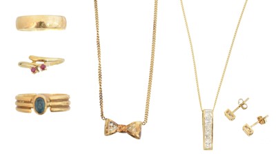 Lot 83 - A selection of 9ct gold jewellery