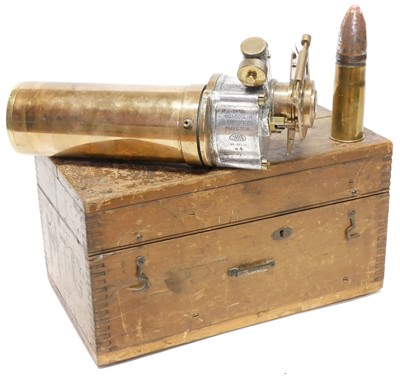 Lot 361 - Ross 7x50 Gunsight with box and 37mm Hotchkiss round