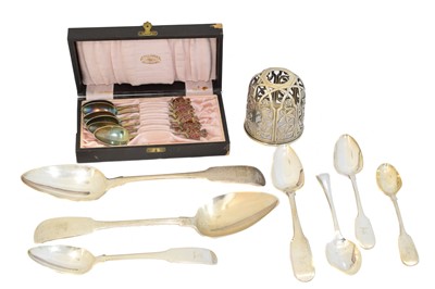Lot 84 - A selection of silver