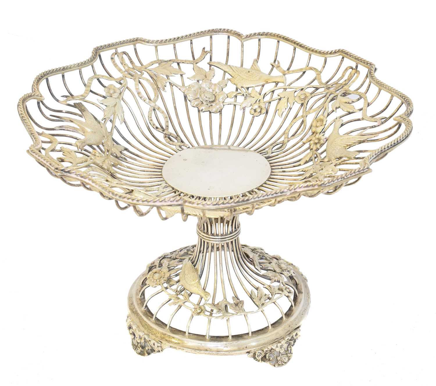 Lot 102 - An Edward VII silver tazza