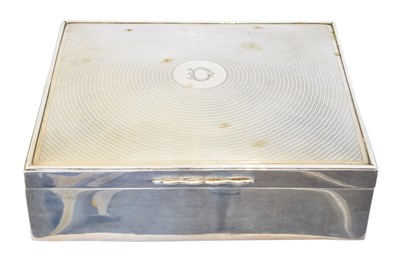 Lot 104 - A George V silver jewellery box