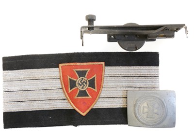 Lot 472 - Collection of militaria