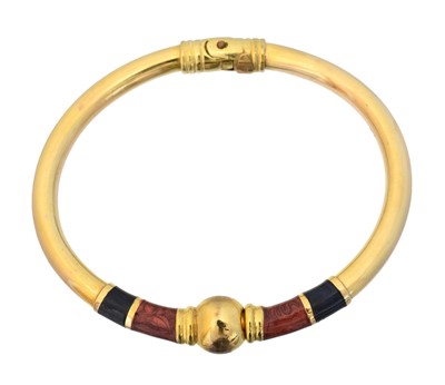 Lot 48 - A 9ct gold enamel hinged bangle