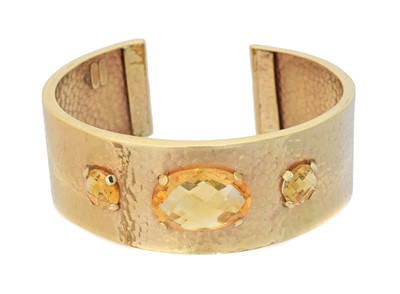 Lot 49 - A 9ct gold citrine bangle