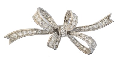 Lot 3 - A diamond brooch