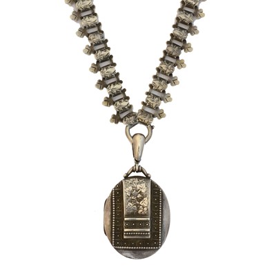 Lot 22 - A late Victorian silver locket