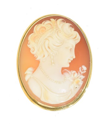 Lot 4 - A shell cameo brooch