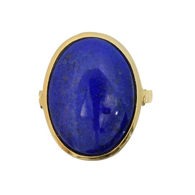 Lot 158 - A lapis lazuli dress ring