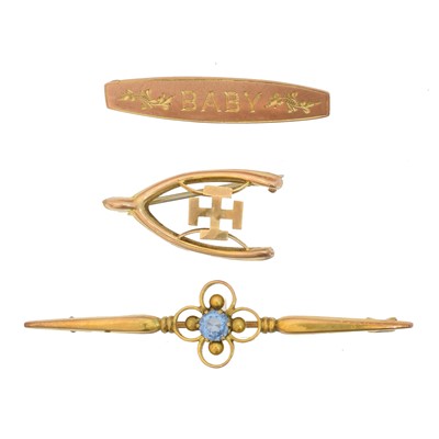 Lot 9 - Three early 20th century brooches