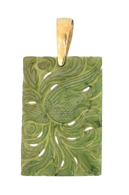 Lot 31 - A 9ct gold nephrite pendant
