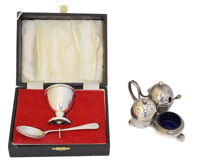 Lot 166 - A selection of silver