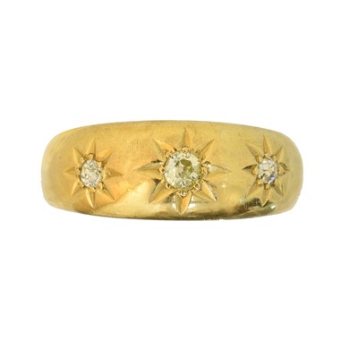 Lot 139 - A diamond three stone ring