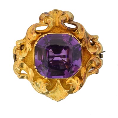 Lot 10 - A Victorian amethyst brooch