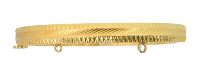 Lot 15 - A hinged bangle
