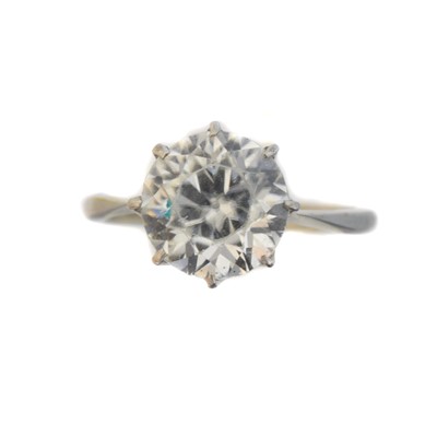 Lot 62 - A zircon single stone ring