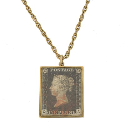 Lot 72 - A 9ct gold Penny Black stamp pendant