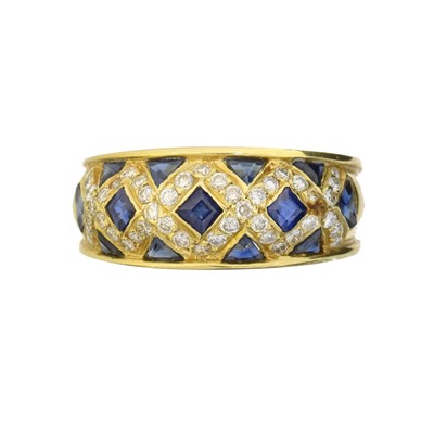 Lot 162 - A sapphire and diamond dress ring
