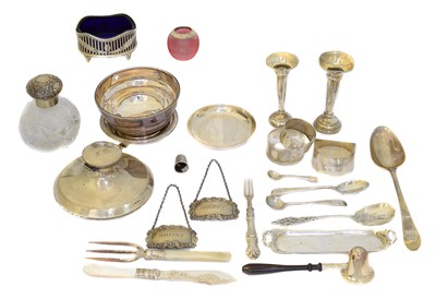 Lot 180 - A large selection of silver