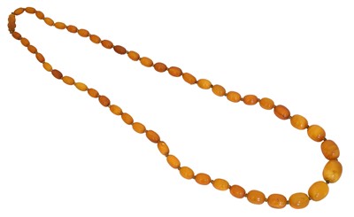 Lot 97 - A butterscotch amber necklace