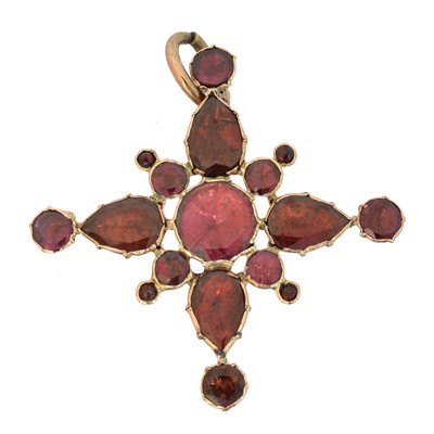 Lot 33 - A Georgian garnet cross
