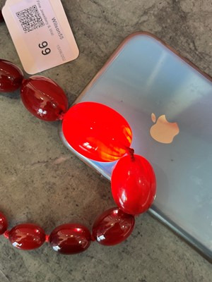 Lot 83 - A cherry bakelite necklace