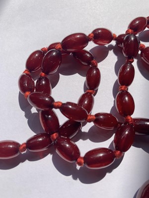 Lot 83 - A cherry bakelite necklace