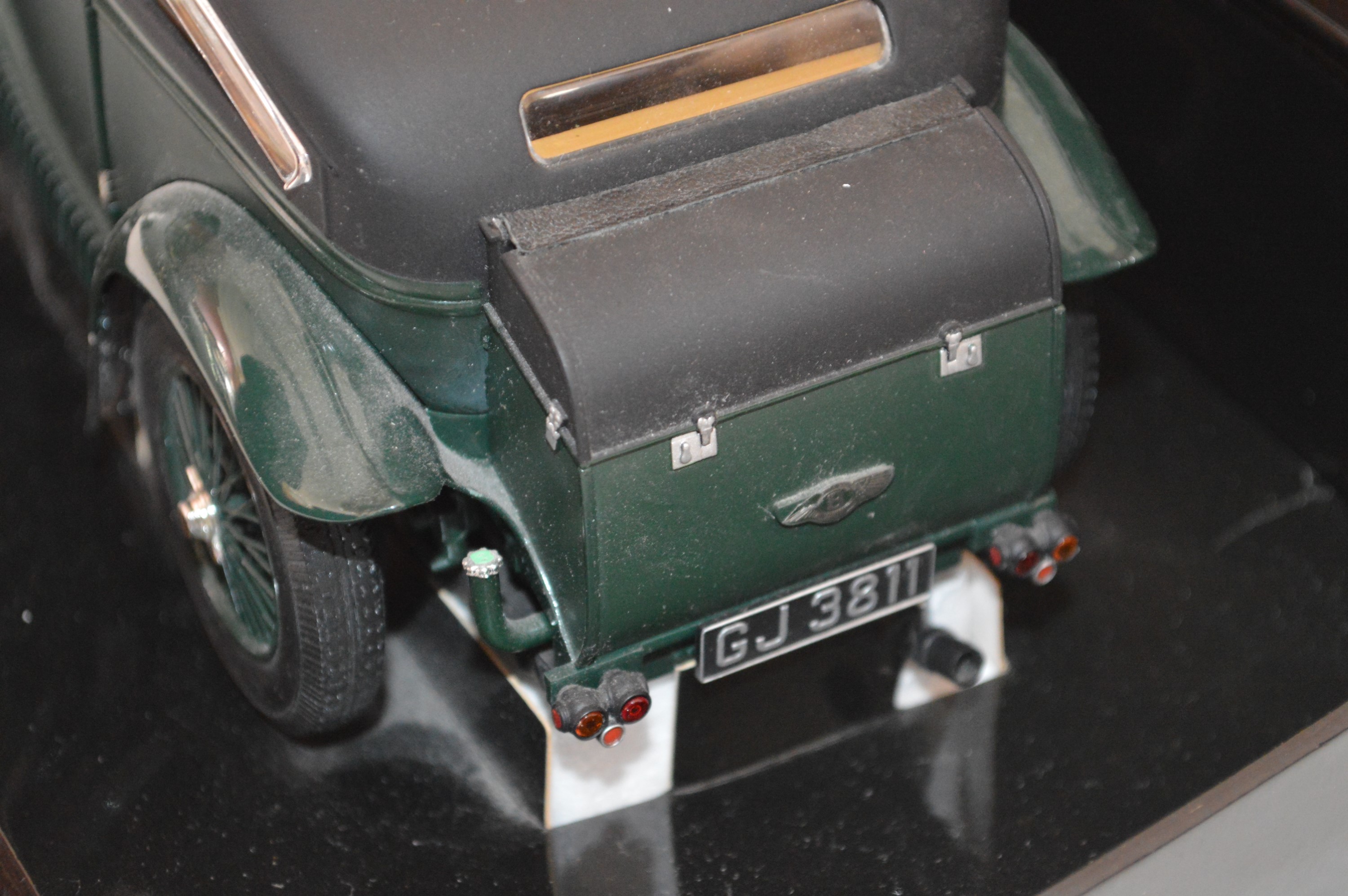 Lot 85 - Minichamps 1:18 scale model of a Bentley