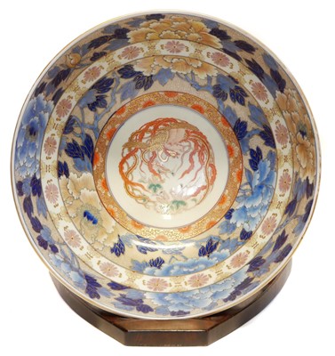 Lot 224 - Japanese Imari bowl