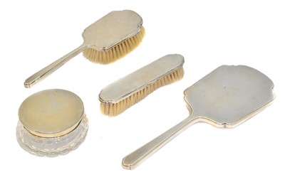 Lot 187 - A selection of silver