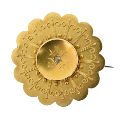 Lot 9 - A Victorian Etruscan brooch