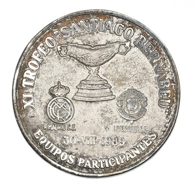 Lot 9 - Liverpool v Real Madrid XI Trofeo "Santiago Bernabeu" participant's medal
