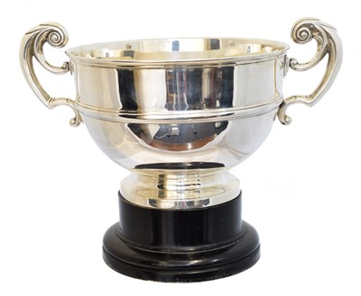 Lot 131 - A George V Irish silver twin handled bowl