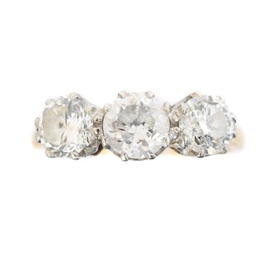 Lot 124 - A diamond three stone ring