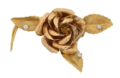 Lot 25 - An 18ct gold diamond brooch