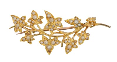 Lot 13 - An early 20th century split pearl brooch