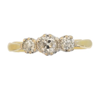 Lot 122 - An 18ct gold diamond three stone ring