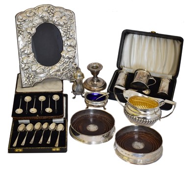 Lot 125 - A selection of silver