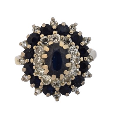 Lot 154 - A sapphire and diamond cluster ring